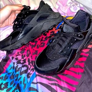 Nike huaraches black